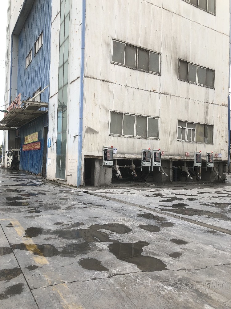 大街上裝混凝土的大卡車(chē)，為什么要邊走邊轉(zhuǎn)？看完長(zhǎng)見(jiàn)識(shí)了